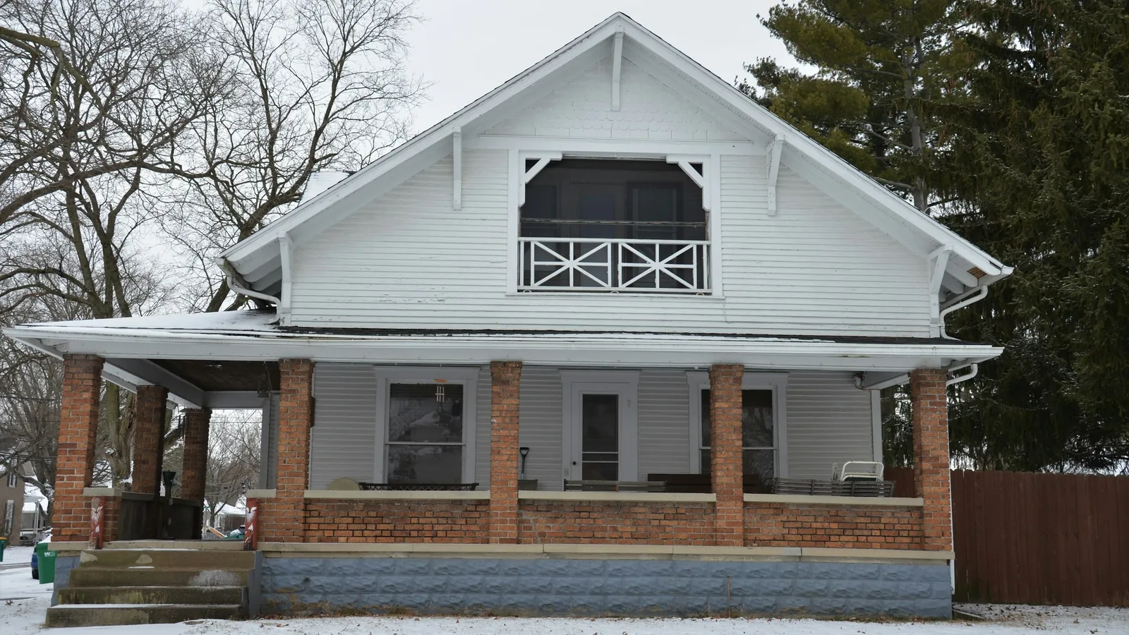 Sunroom or Screened Porch? How to Choose